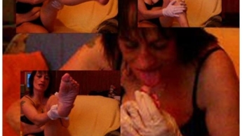 Bein Pflege mit Öl +  Latexhandschuhen