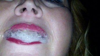 Bumsmaul gefickt und bespermt