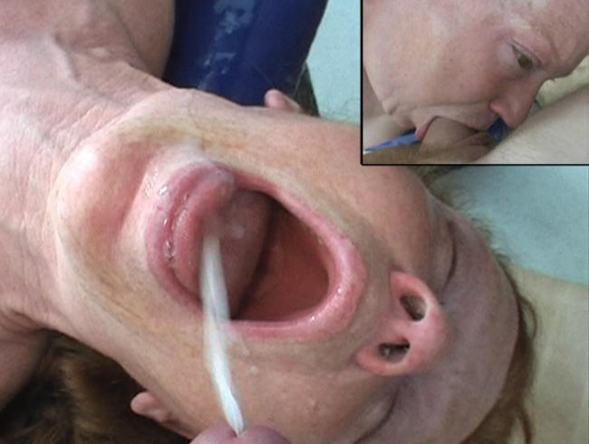 Die reife Bäuerin genießt Sperma von der Quelle.