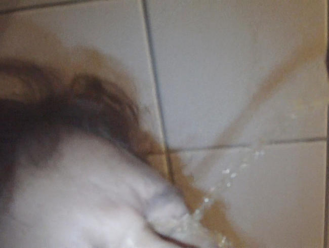 Druck auf der Latte  und ins Gesicht gepisst