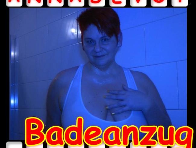 Durchsichtiger BADEANZUG unter der DUSCHE