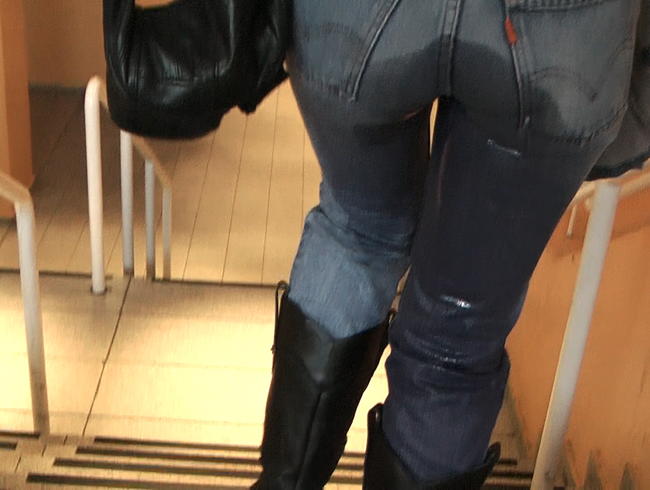 Einpissen beim Shoppen 2