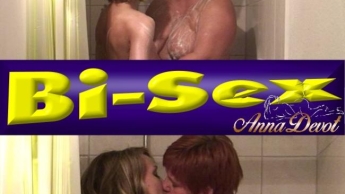 Gemeinsames duschen mit Bi-Freundin