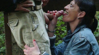 Glücklicher Morgen Blow Job nach dem Pissen