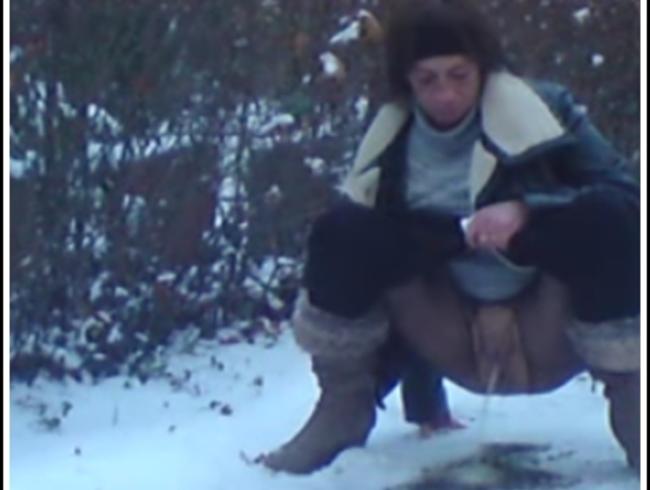 Heisser Strahl im kalten Schnee