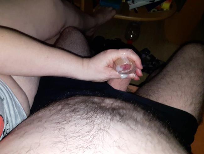 Hilfsbereit –  hab ihm mal kurz ein abgewichst