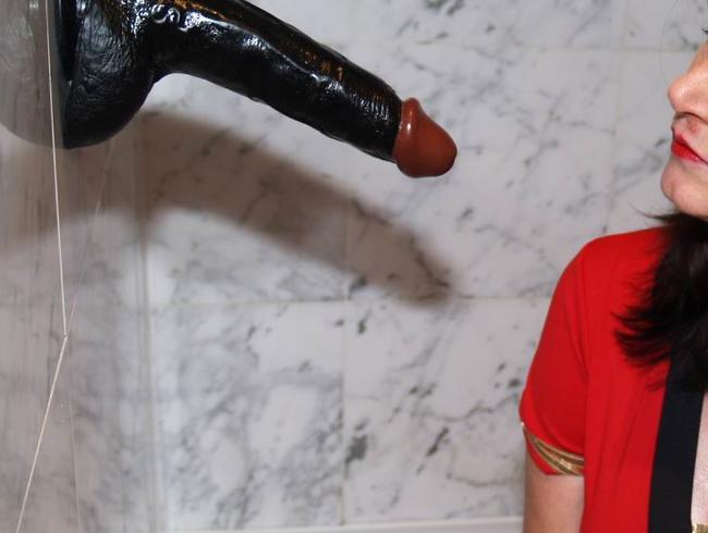 I suck a big black Dildo in the bathroom