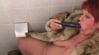 Im Pelzmantel heimlich gefilmt