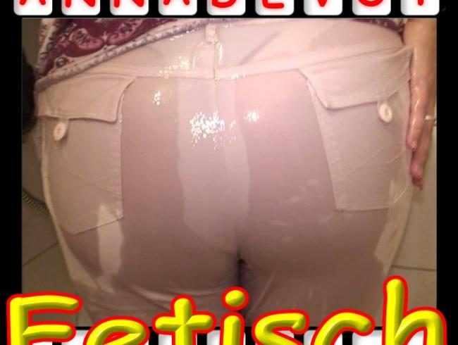 In KLAMOTTEN unter der DUSCHE