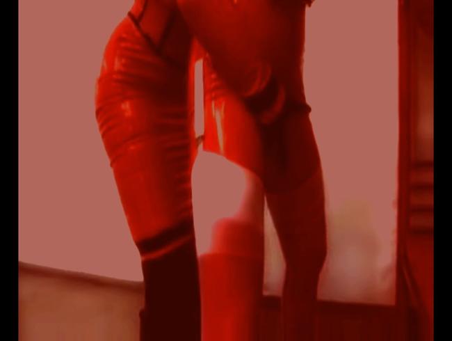 Latex Queen und Ihre Latex Puppy