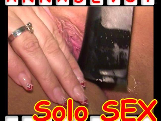 Mit GOTHIC PUMPS masturbiert