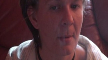 Mit fixierten Händen….