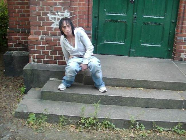 NS – ******** die Kirchtreppen runter gepisst.AMEN