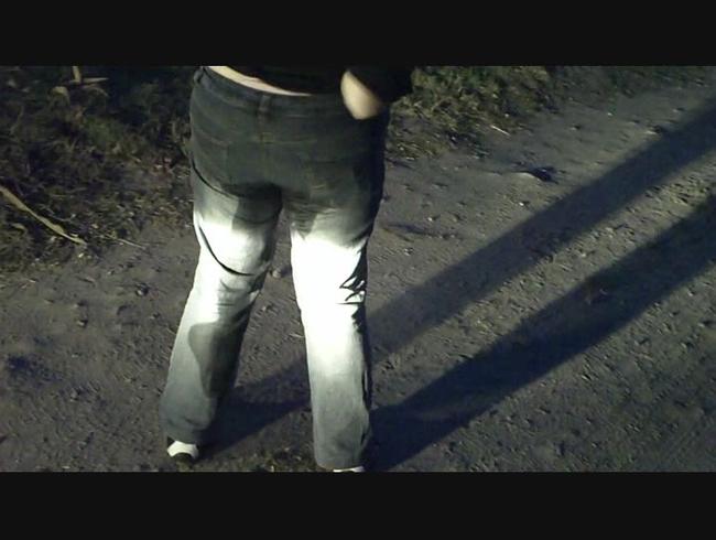 Outdoor in Jeans gepisst