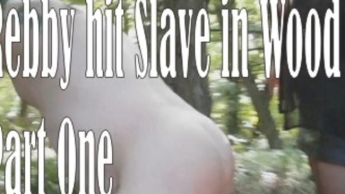 Spanking mit nackt Sklave im Wald