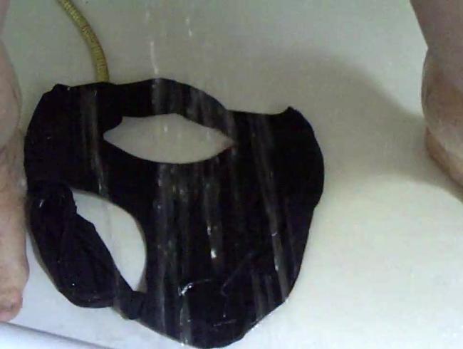 Spermaflecken im Slip weg gepisst