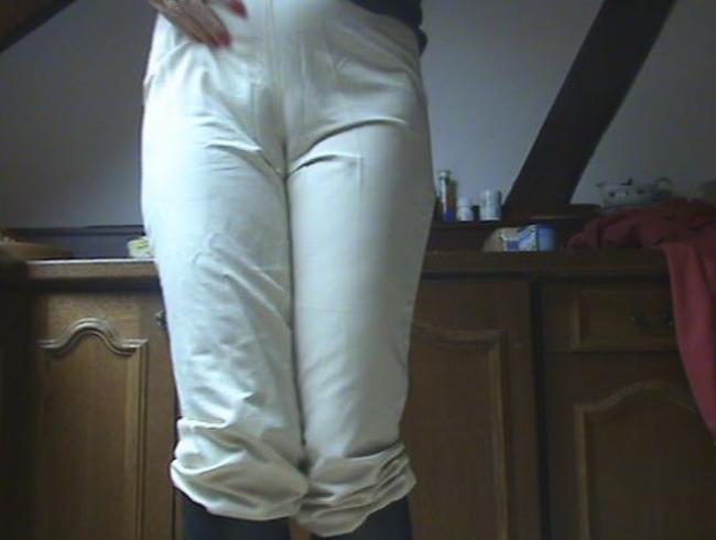 cameltoe in stoffhose und reitstiefel