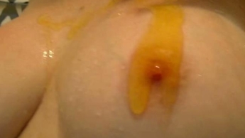 deine geile milf geht duschen