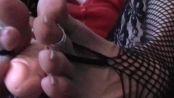 füsse reinigen und vibrator anpissen….