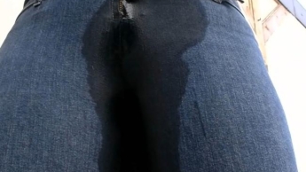 in die Jeans gepinkelt
