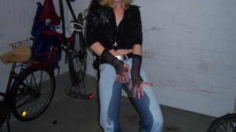 jeanshose vollpissen im keller