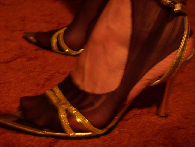 meine nylons zerreisse ich jetzt restlos