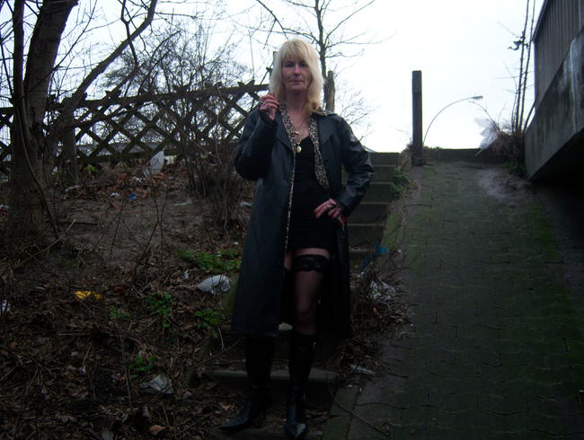 outdoor pissing auf der treppe