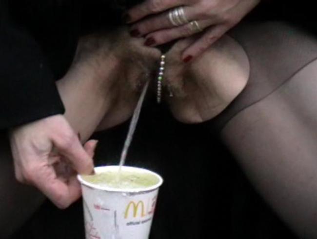 pisse to go…..für einen durstigen sklaven