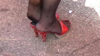 qualmende müde füsse