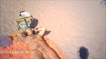 35 Grad. Nackt am See