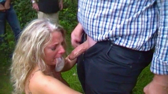 Deepthroat bis der Sabber floß! (Rastplatz)