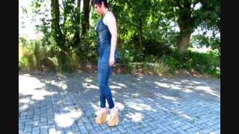 Ich fahr dich – mit extrem Heels und blanken Ti…