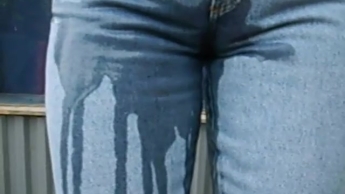 Jeans voll gepisst