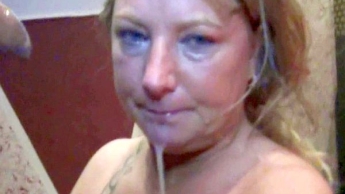 Kehlenfick-Massaker und Spermabefüllung durch 20 Kerle!Part 1