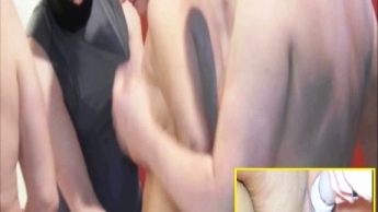 Monster-Squirt beim Fotoshoting!