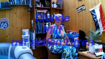 blonde Milf mit geilen Titten