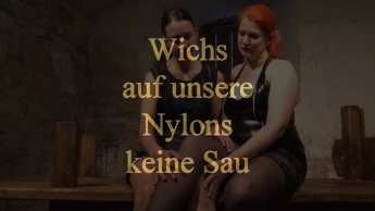 wichs auf unsere Nylons – kleine Sau