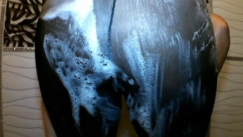 geiles Duschen – schwarze strumpfhose