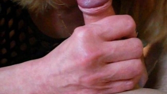 Ich blase geil und werd dann gefickt