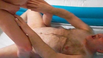 Pissen alleine und gemeinsam ist geil